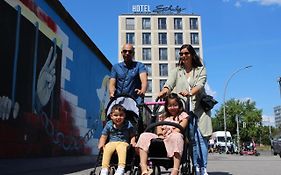 Schulz Hotel Berlin Wall At The East Side Gallery